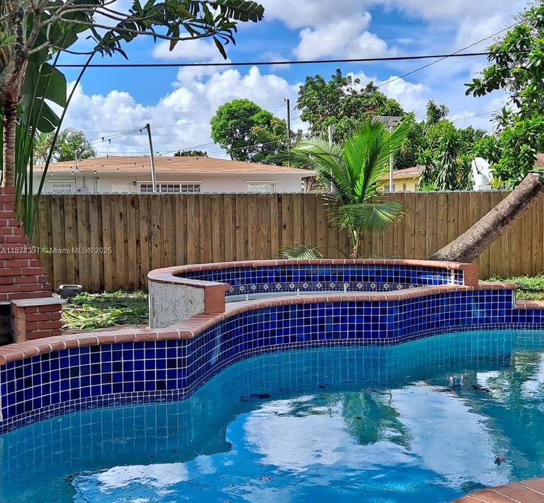 Active With Contract: $3,700 (3 beds, 2 baths, 1176 Square Feet)