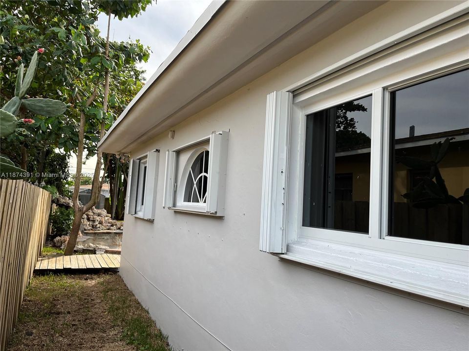 Active With Contract: $3,700 (3 beds, 2 baths, 1176 Square Feet)