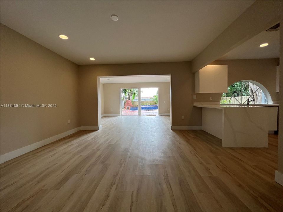 Active With Contract: $3,700 (3 beds, 2 baths, 1176 Square Feet)