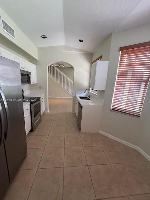For Rent: $3,150 (3 beds, 3 baths, 1582 Square Feet)