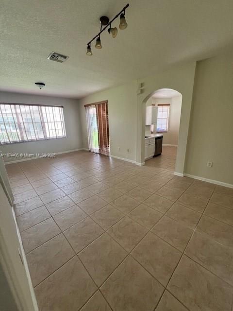 For Rent: $3,150 (3 beds, 3 baths, 1582 Square Feet)