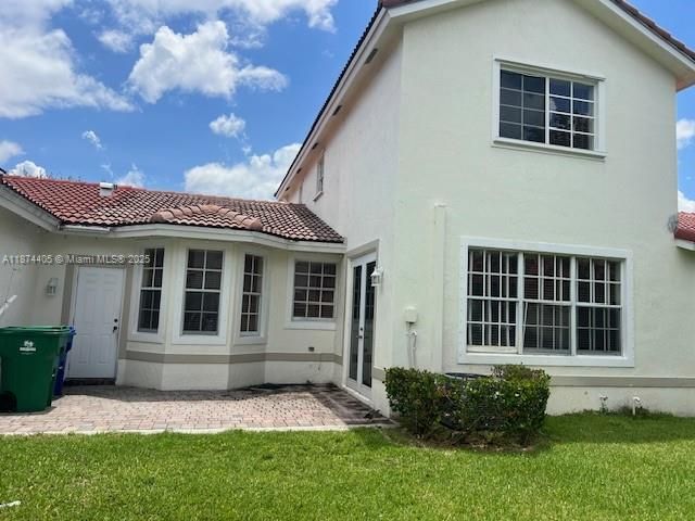 For Rent: $3,150 (3 beds, 3 baths, 1582 Square Feet)