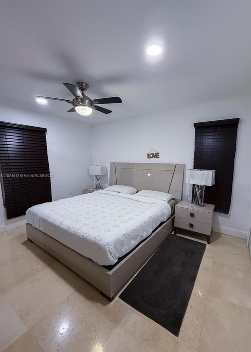 合同活跃: $2,650,000 (5 贝兹, 4 浴室, 4582 平方英尺)