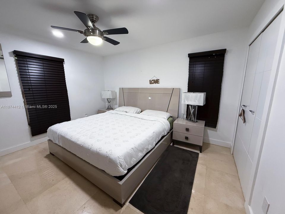 合同活跃: $2,650,000 (5 贝兹, 4 浴室, 4582 平方英尺)