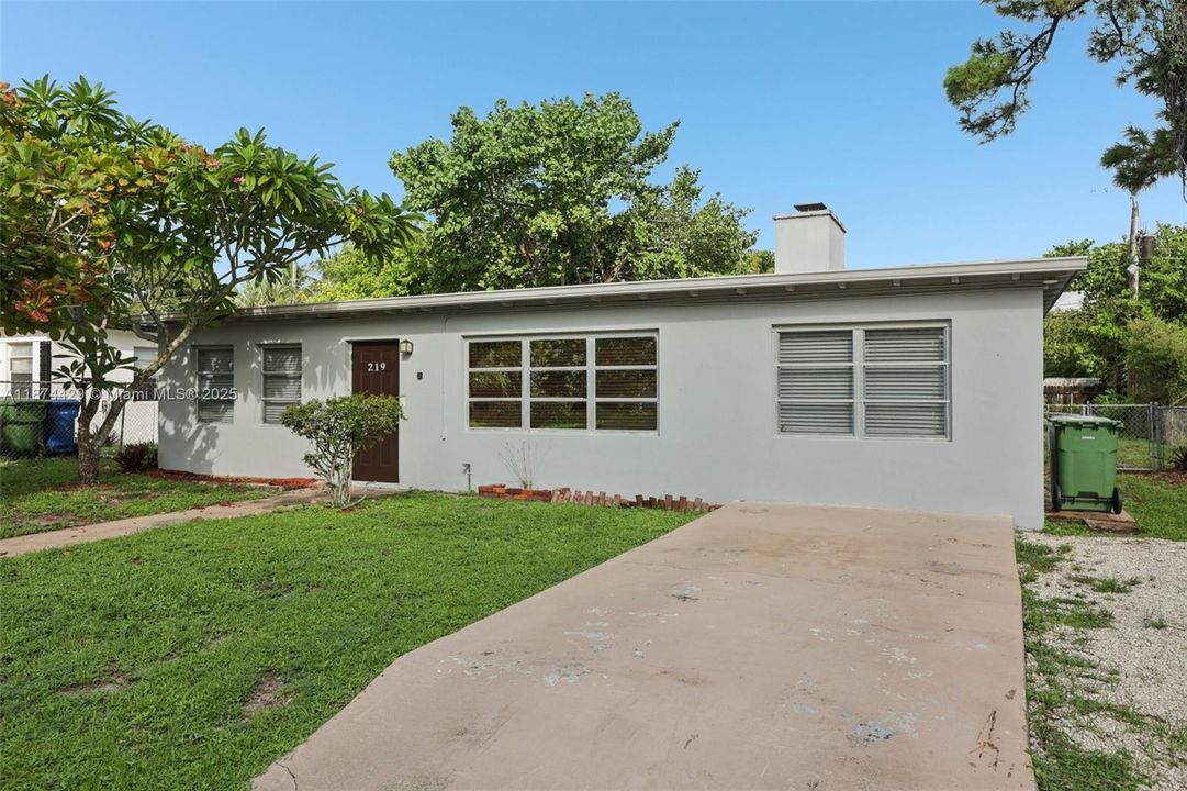 Active With Contract: $416,400 (3 beds, 2 baths, 1753 Square Feet)