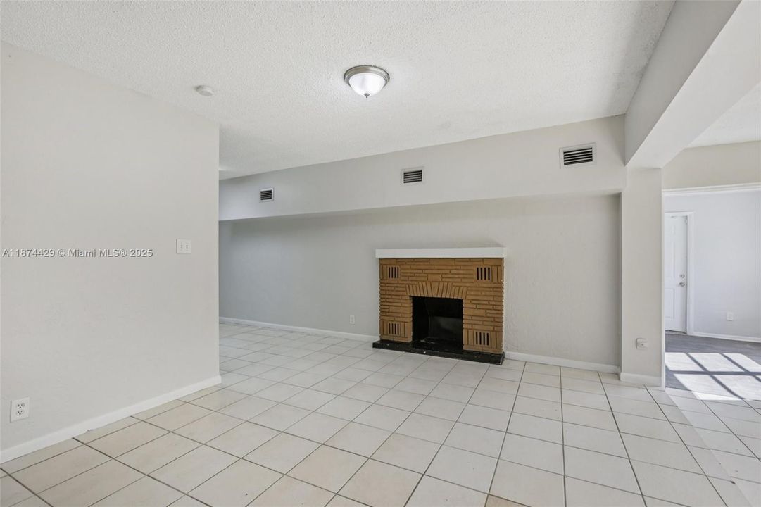 Active With Contract: $416,400 (3 beds, 2 baths, 1753 Square Feet)