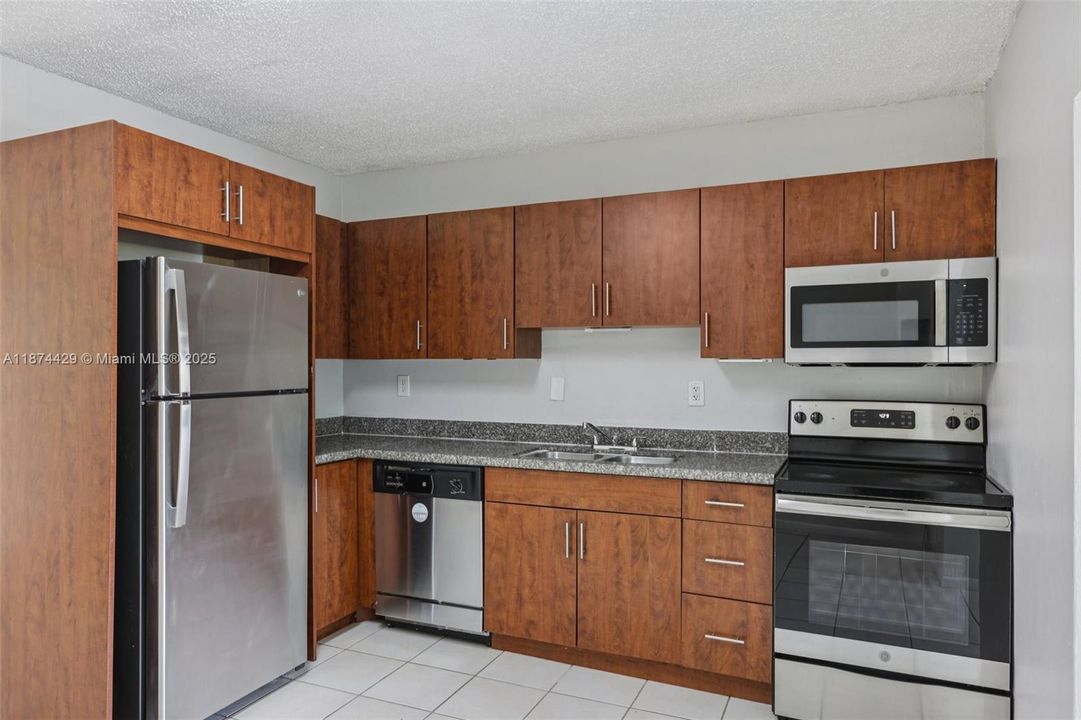 Active With Contract: $416,400 (3 beds, 2 baths, 1753 Square Feet)