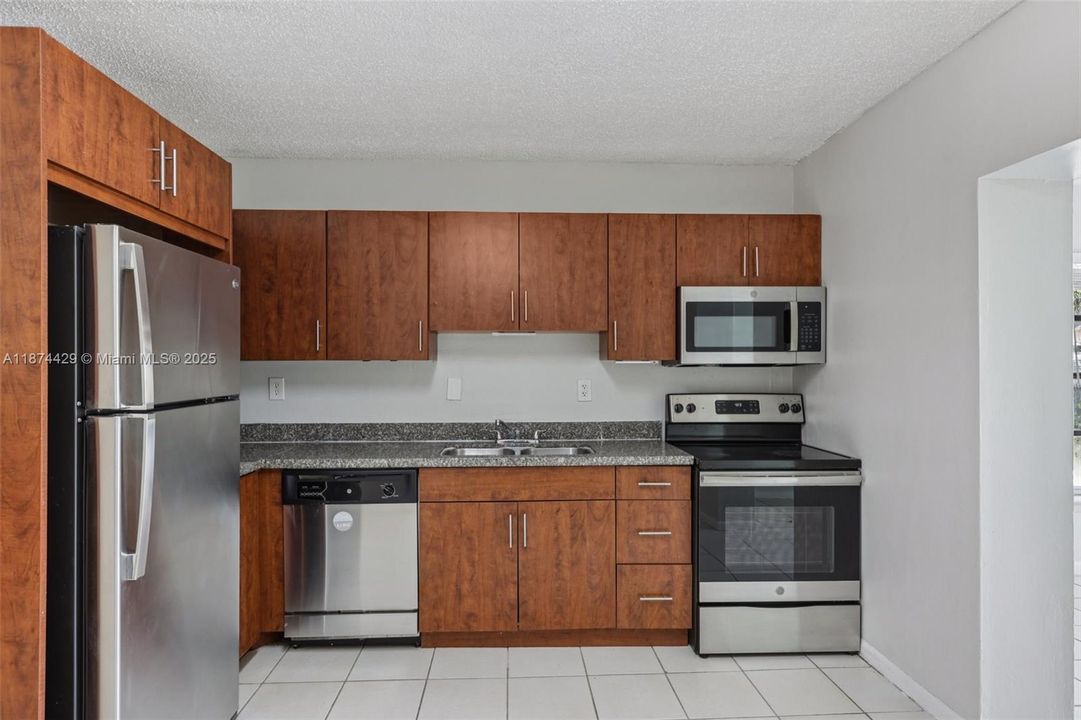 Active With Contract: $416,400 (3 beds, 2 baths, 1753 Square Feet)