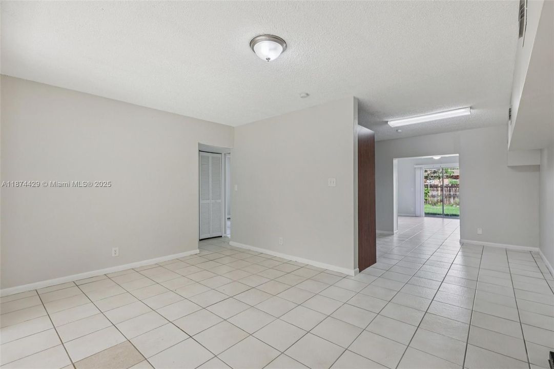 Active With Contract: $416,400 (3 beds, 2 baths, 1753 Square Feet)