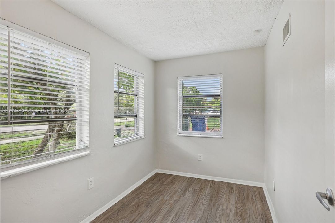 Active With Contract: $416,400 (3 beds, 2 baths, 1753 Square Feet)