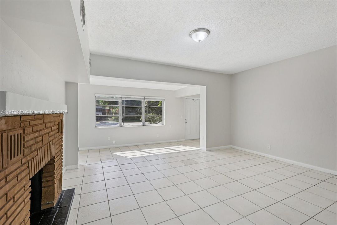 Active With Contract: $416,400 (3 beds, 2 baths, 1753 Square Feet)