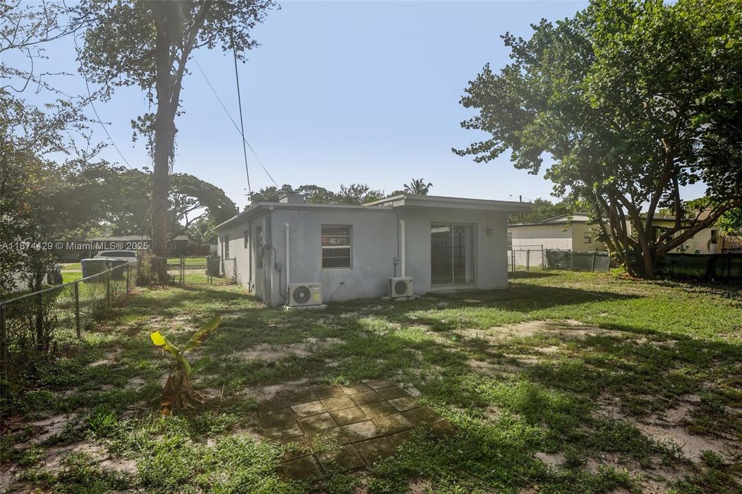 Active With Contract: $416,400 (3 beds, 2 baths, 1753 Square Feet)