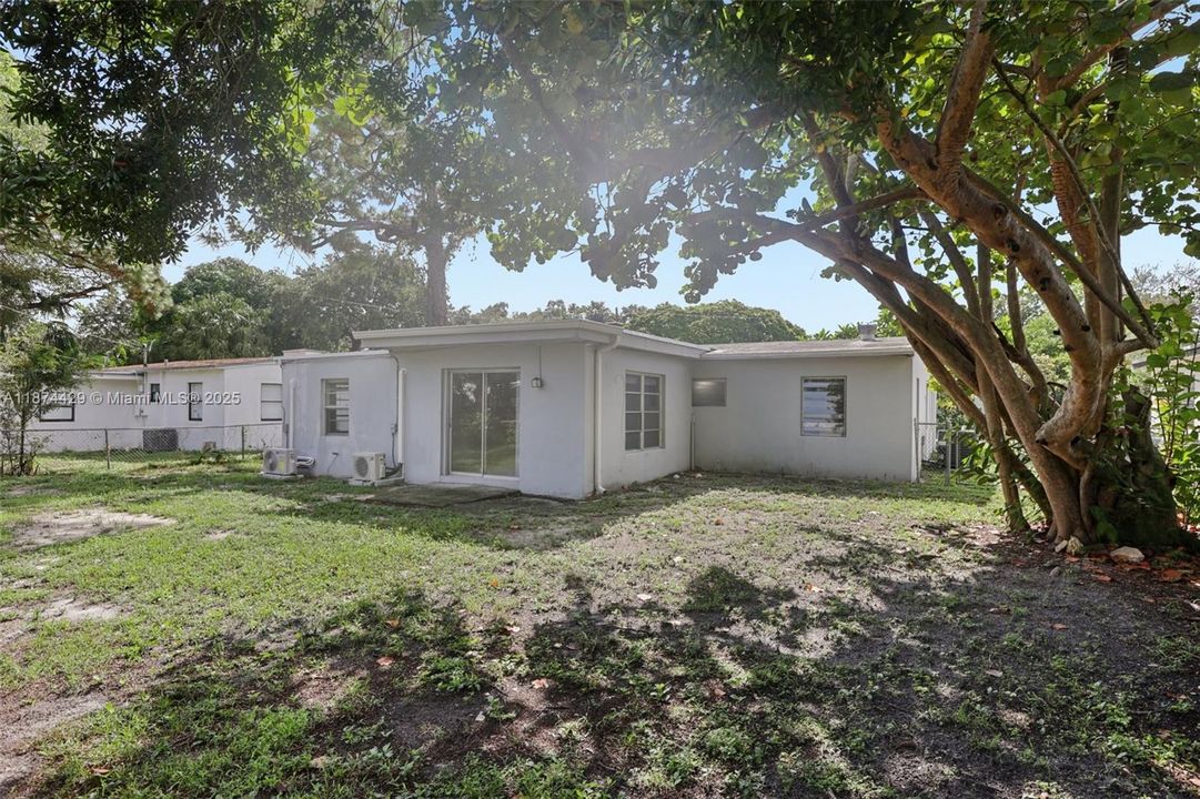 Active With Contract: $416,400 (3 beds, 2 baths, 1753 Square Feet)