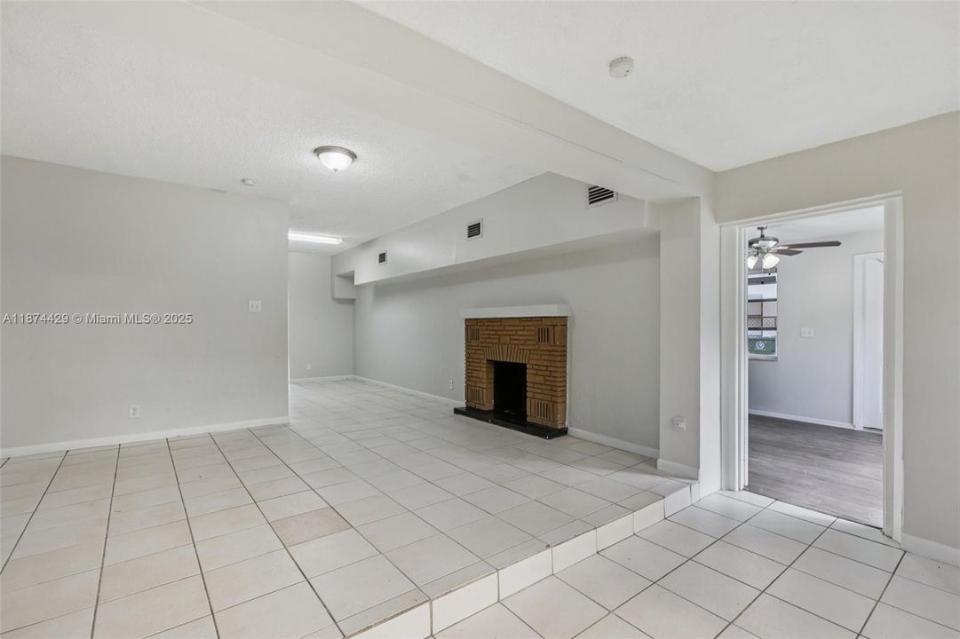 Active With Contract: $416,400 (3 beds, 2 baths, 1753 Square Feet)