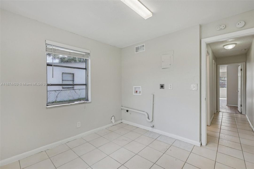 Active With Contract: $416,400 (3 beds, 2 baths, 1753 Square Feet)