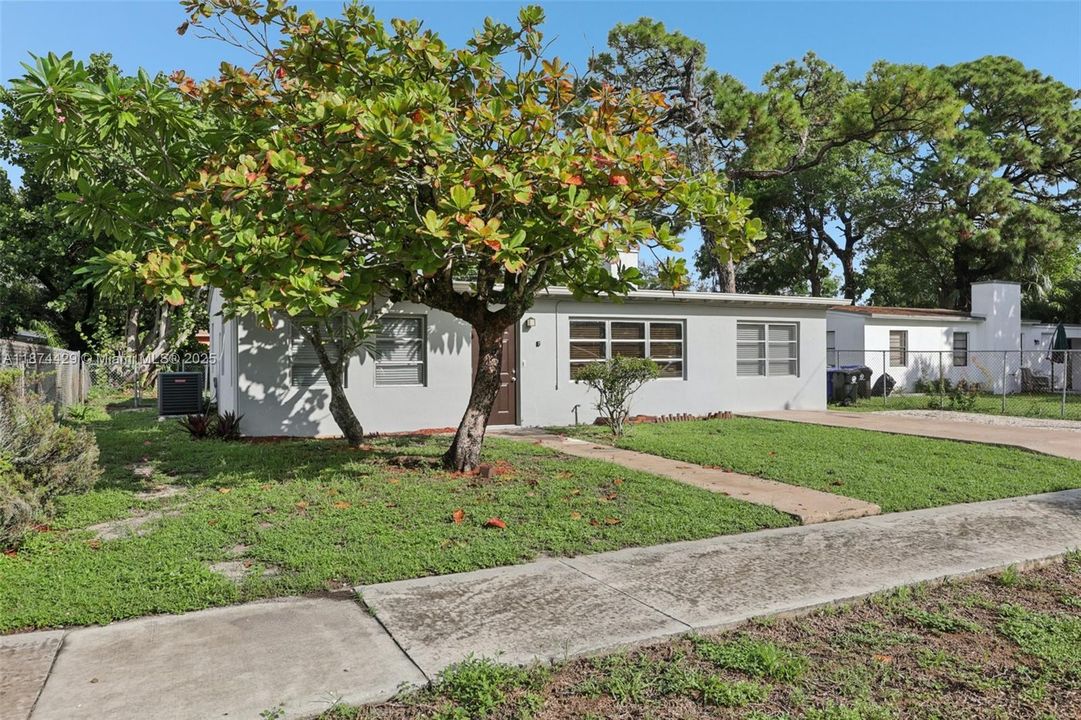 Active With Contract: $416,400 (3 beds, 2 baths, 1753 Square Feet)