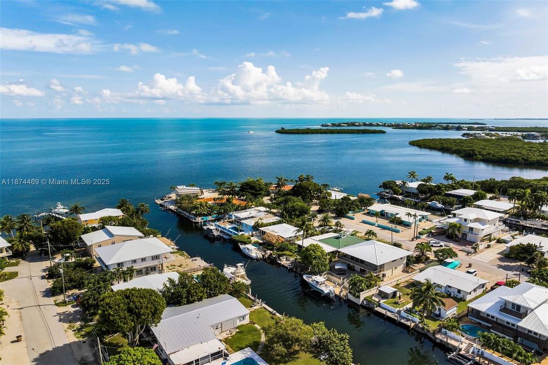 For Sale: $1,499,000 (3 beds, 2 baths, 1295 Square Feet)