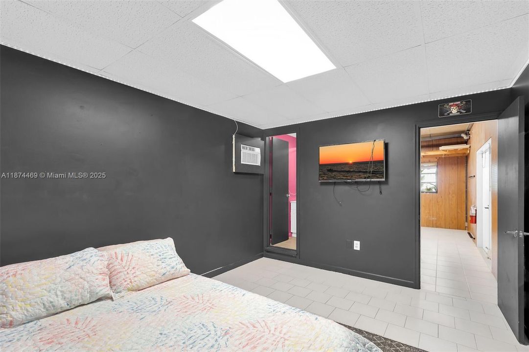 For Sale: $1,499,000 (3 beds, 2 baths, 1295 Square Feet)