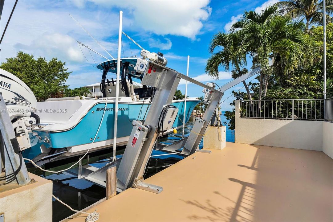 For Sale: $1,499,000 (3 beds, 2 baths, 1295 Square Feet)