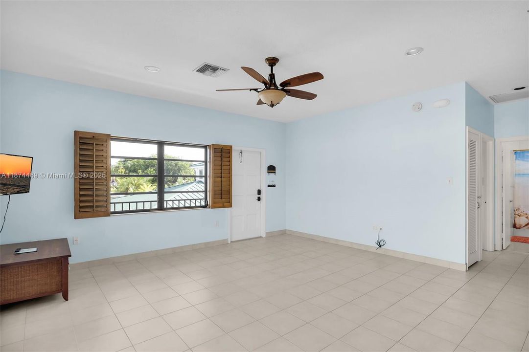 For Sale: $1,499,000 (3 beds, 2 baths, 1295 Square Feet)