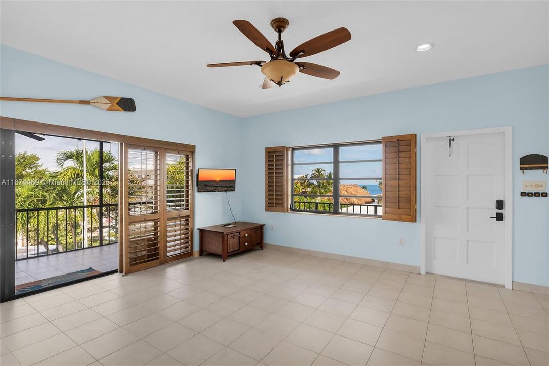 For Sale: $1,499,000 (3 beds, 2 baths, 1295 Square Feet)