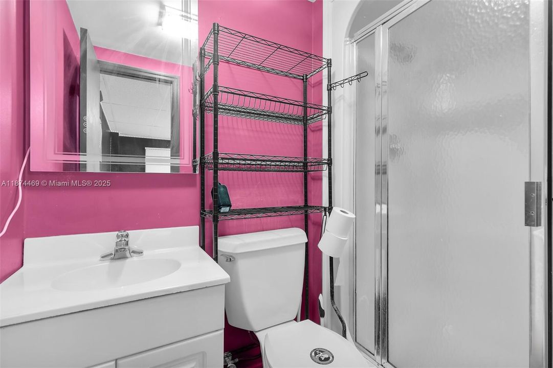 For Sale: $1,499,000 (3 beds, 2 baths, 1295 Square Feet)