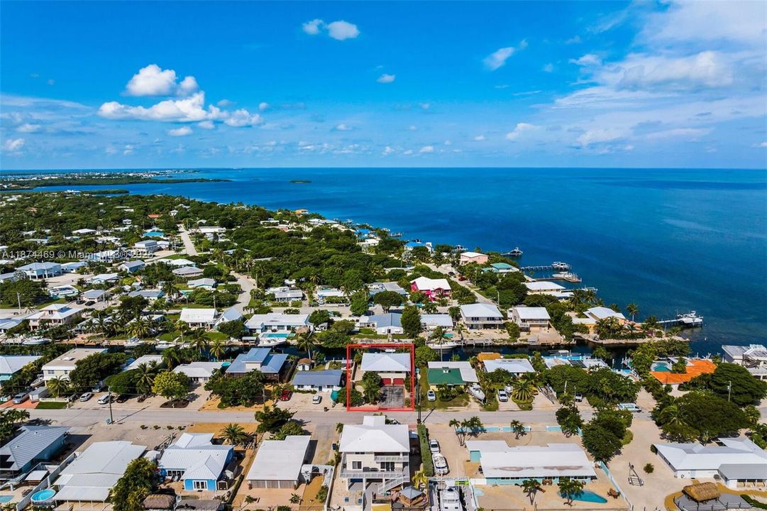 For Sale: $1,499,000 (3 beds, 2 baths, 1295 Square Feet)