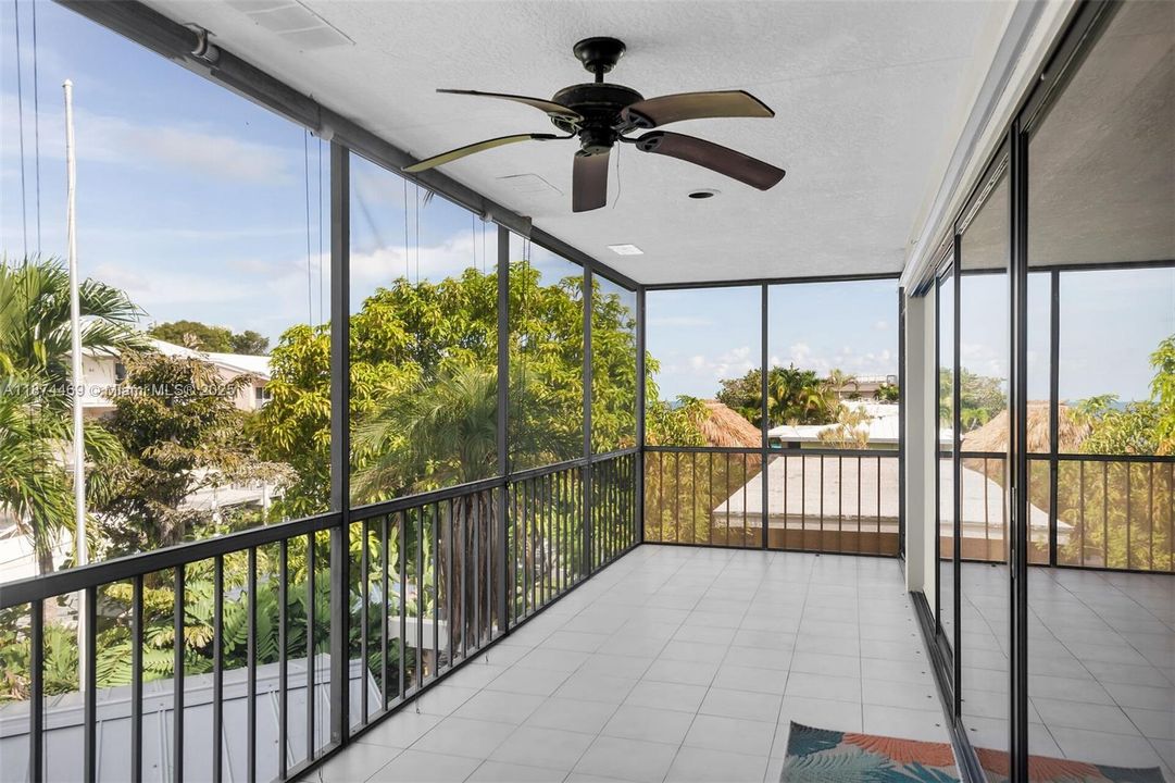 For Sale: $1,499,000 (3 beds, 2 baths, 1295 Square Feet)