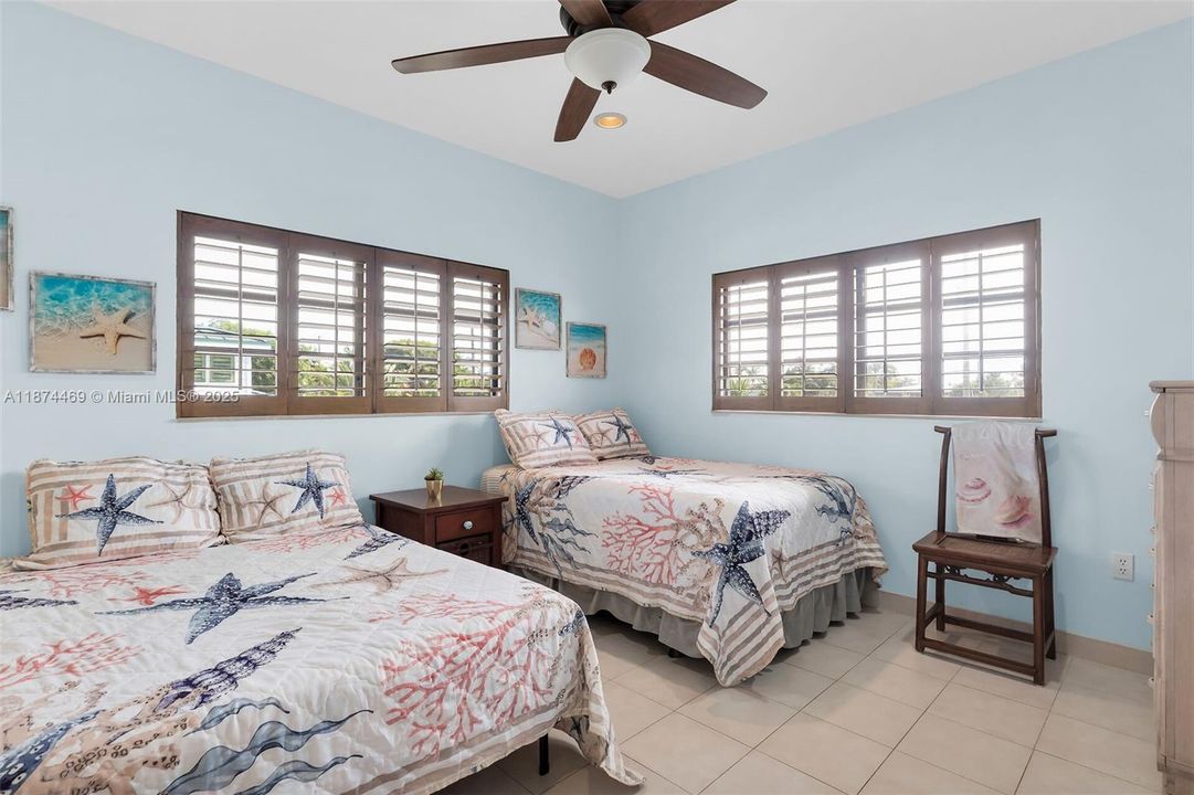 For Sale: $1,499,000 (3 beds, 2 baths, 1295 Square Feet)