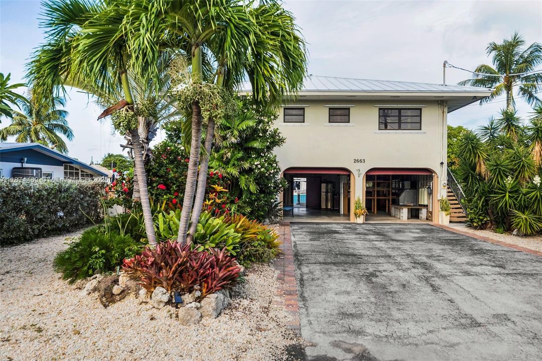 For Sale: $1,499,000 (3 beds, 2 baths, 1295 Square Feet)