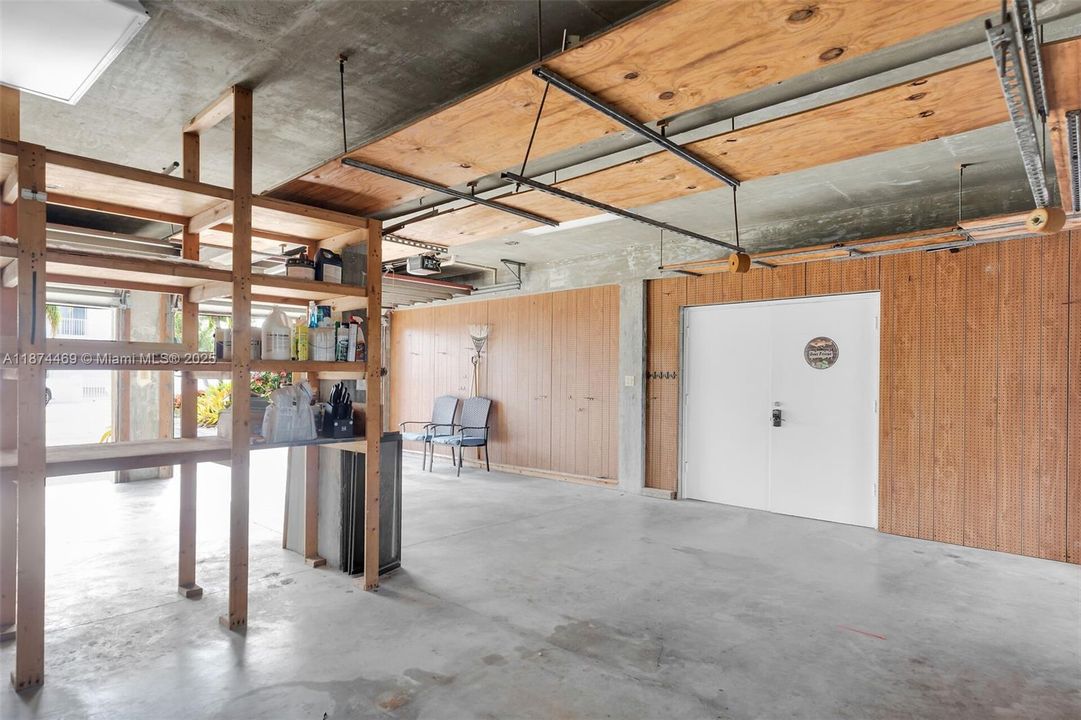 For Sale: $1,499,000 (3 beds, 2 baths, 1295 Square Feet)