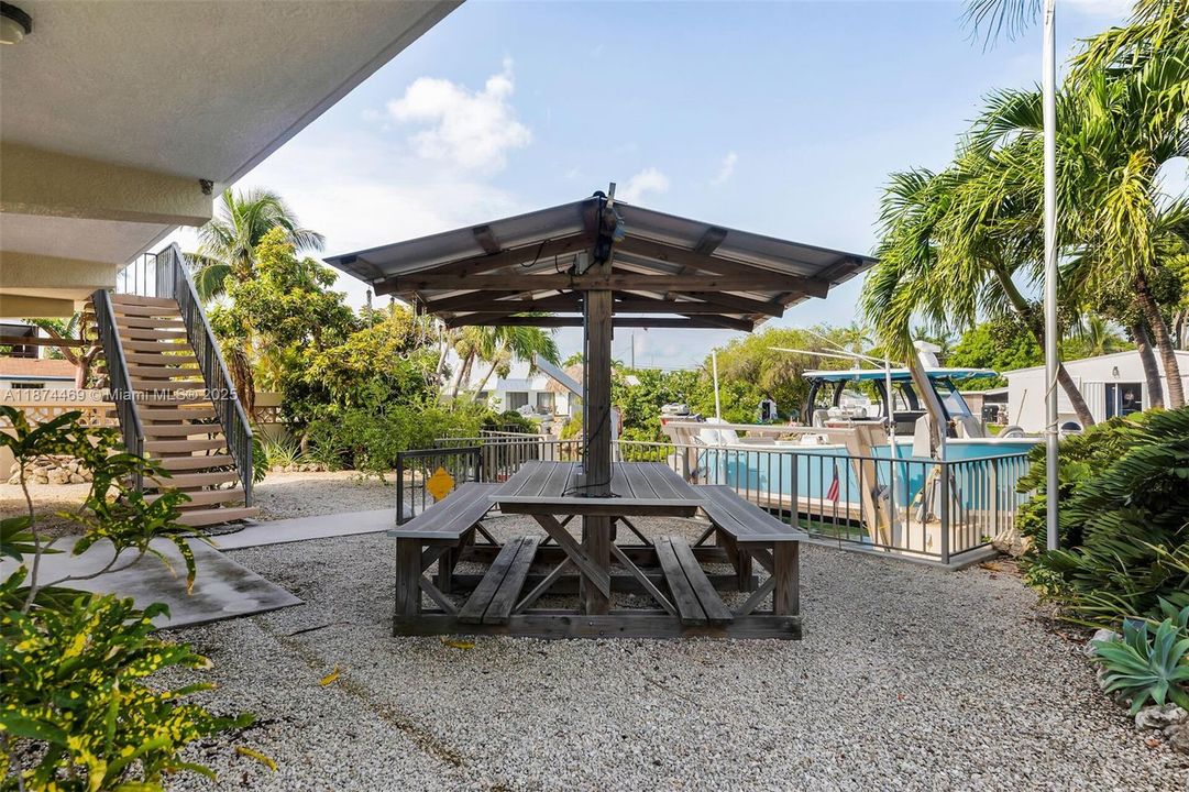 For Sale: $1,499,000 (3 beds, 2 baths, 1295 Square Feet)