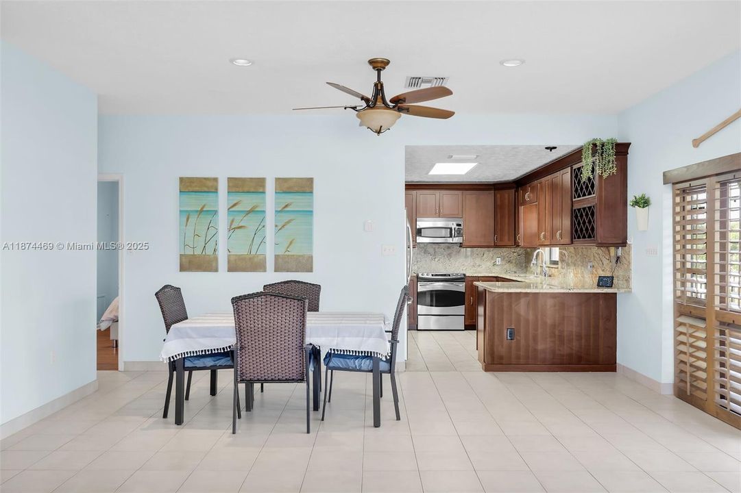 For Sale: $1,499,000 (3 beds, 2 baths, 1295 Square Feet)