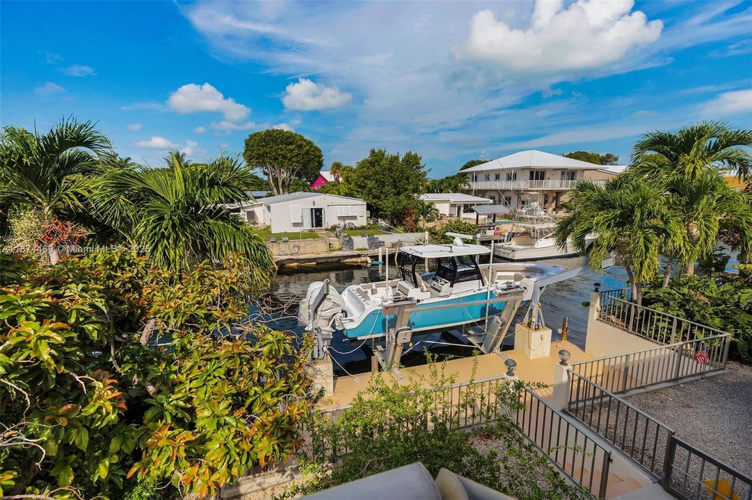 For Sale: $1,499,000 (3 beds, 2 baths, 1295 Square Feet)