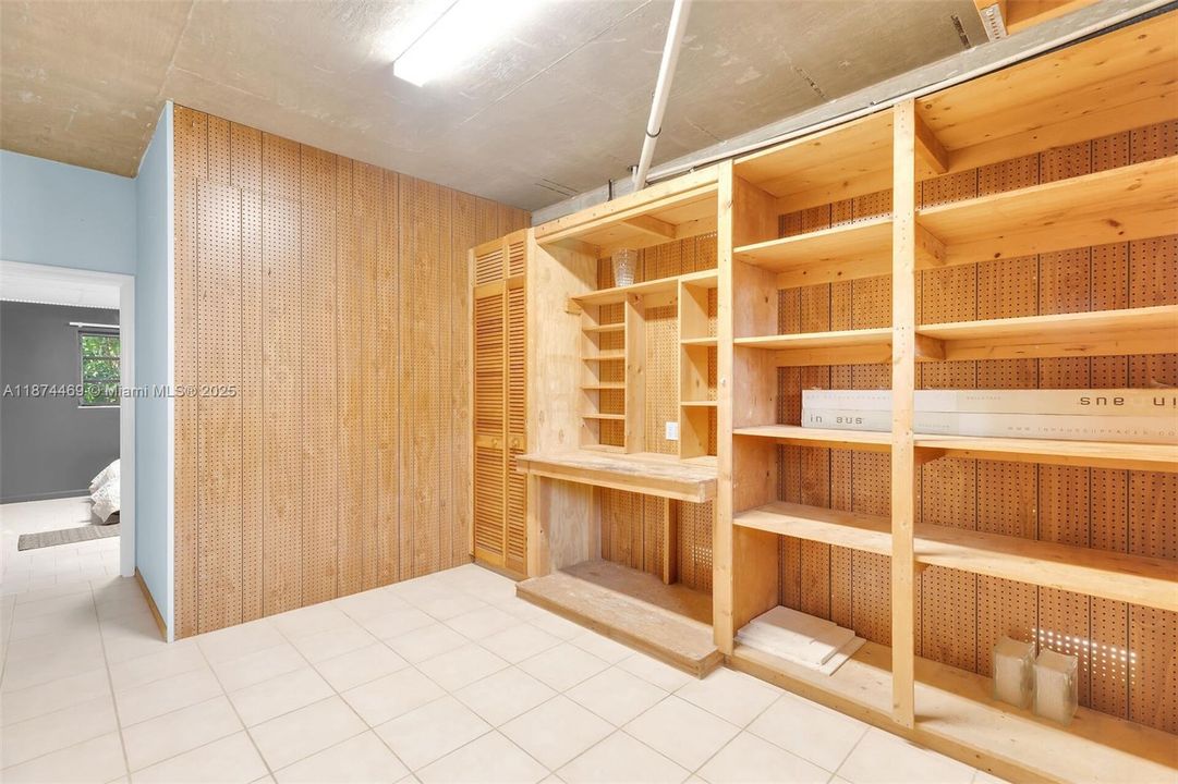 For Sale: $1,499,000 (3 beds, 2 baths, 1295 Square Feet)