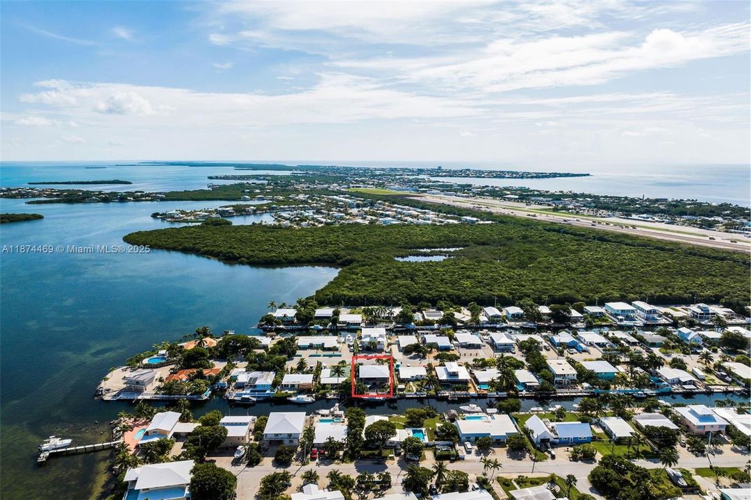 For Sale: $1,499,000 (3 beds, 2 baths, 1295 Square Feet)
