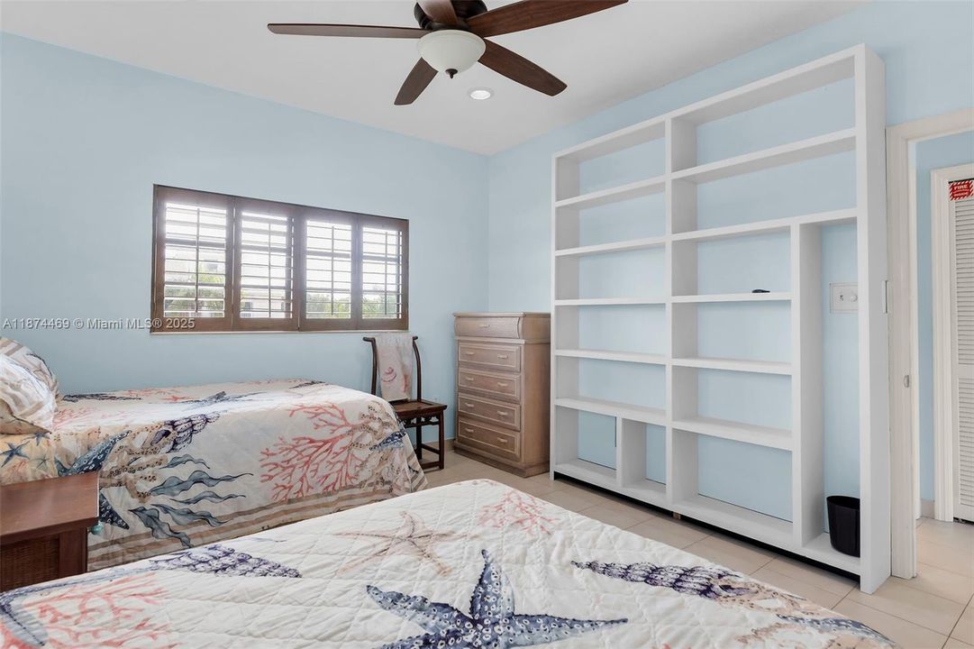 For Sale: $1,499,000 (3 beds, 2 baths, 1295 Square Feet)