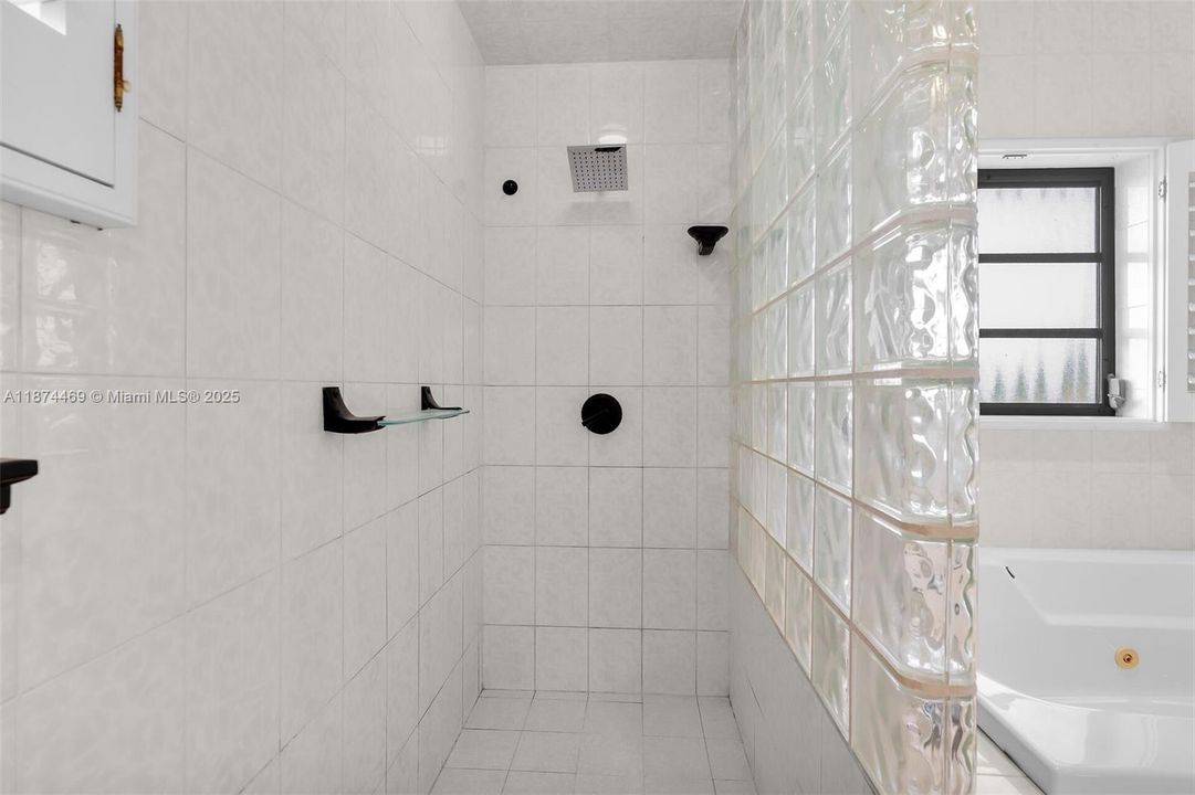 For Sale: $1,499,000 (3 beds, 2 baths, 1295 Square Feet)