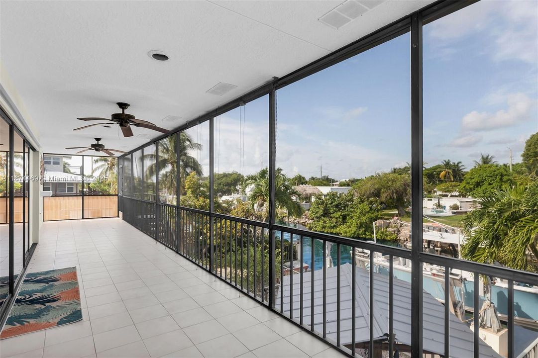 For Sale: $1,499,000 (3 beds, 2 baths, 1295 Square Feet)