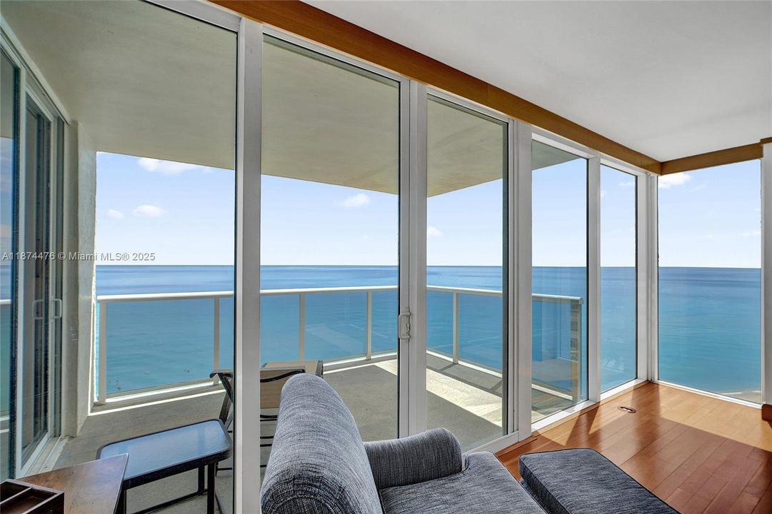 合同活跃: $2,370,000 (3 贝兹, 3 浴室, 2665 平方英尺)