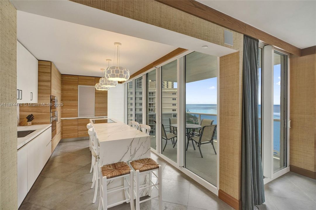 合同活跃: $2,370,000 (3 贝兹, 3 浴室, 2665 平方英尺)