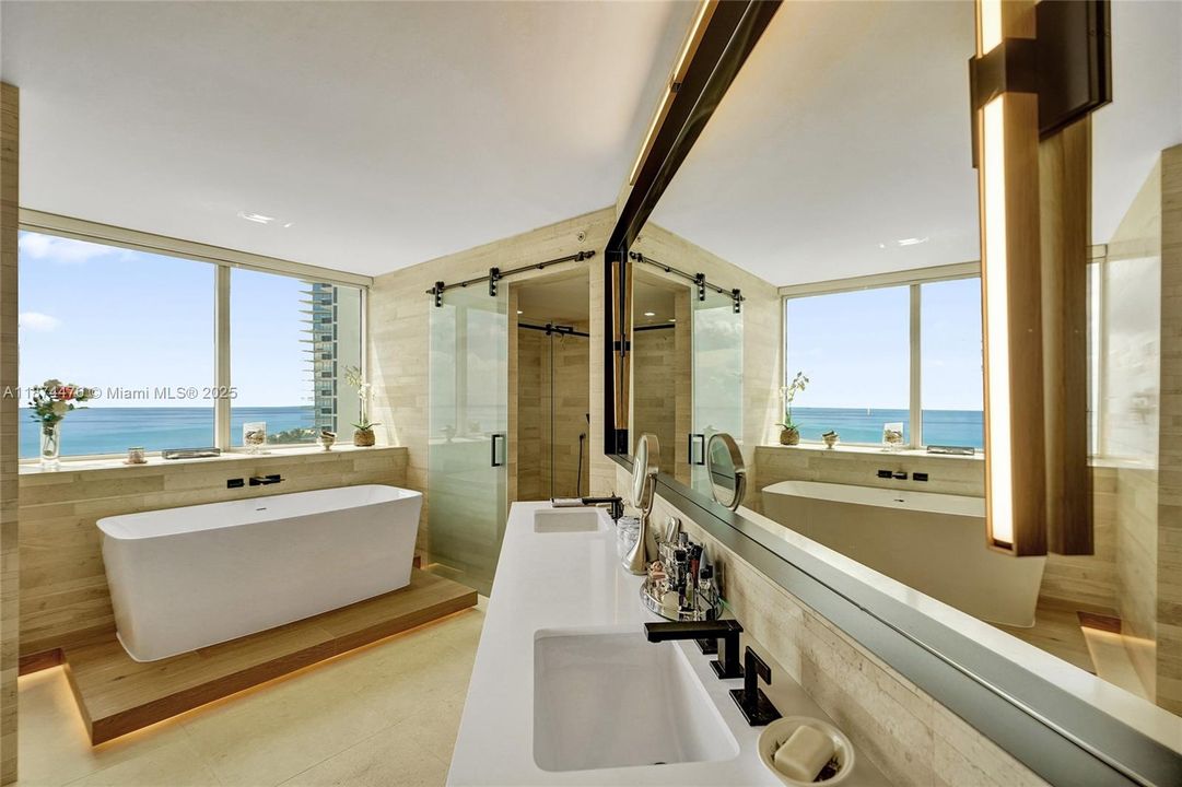 合同活跃: $2,370,000 (3 贝兹, 3 浴室, 2665 平方英尺)