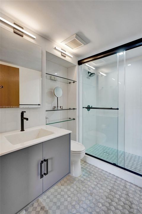 合同活跃: $2,370,000 (3 贝兹, 3 浴室, 2665 平方英尺)