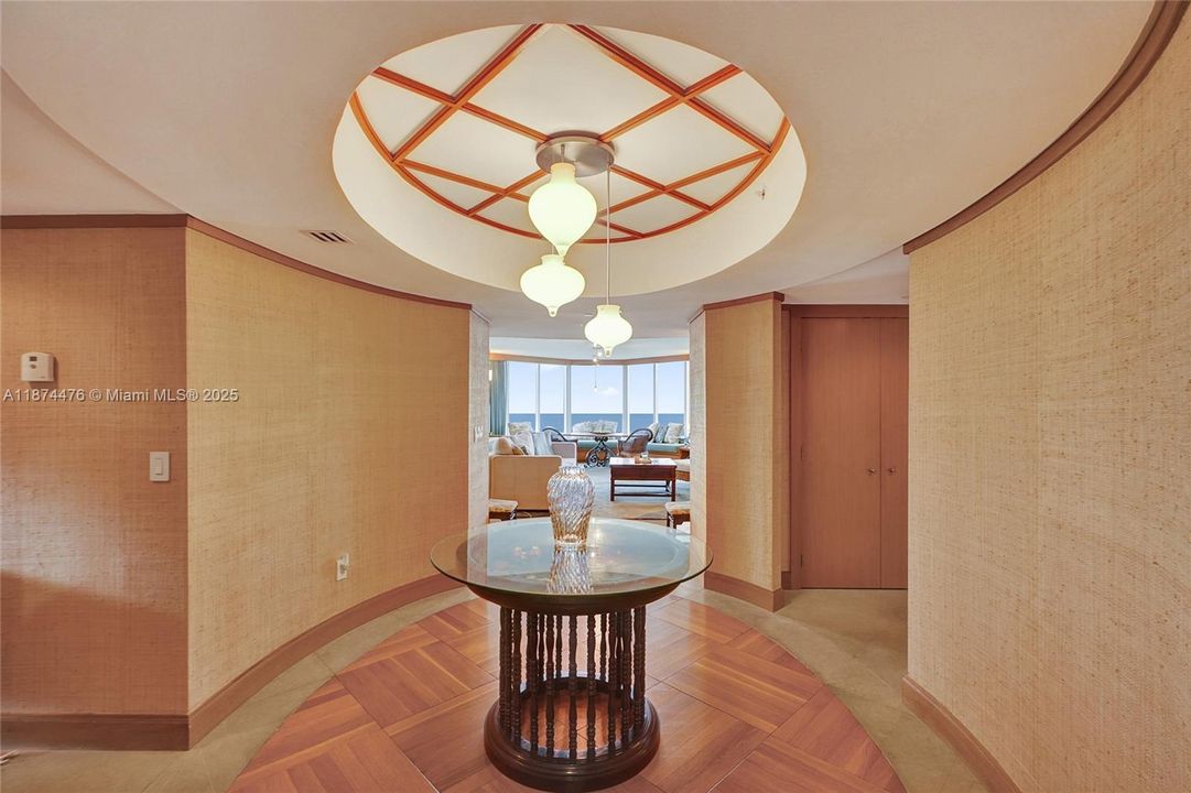 合同活跃: $2,370,000 (3 贝兹, 3 浴室, 2665 平方英尺)