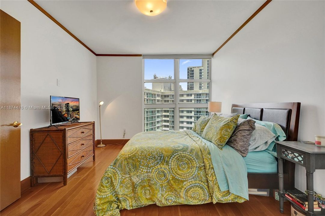 合同活跃: $2,370,000 (3 贝兹, 3 浴室, 2665 平方英尺)