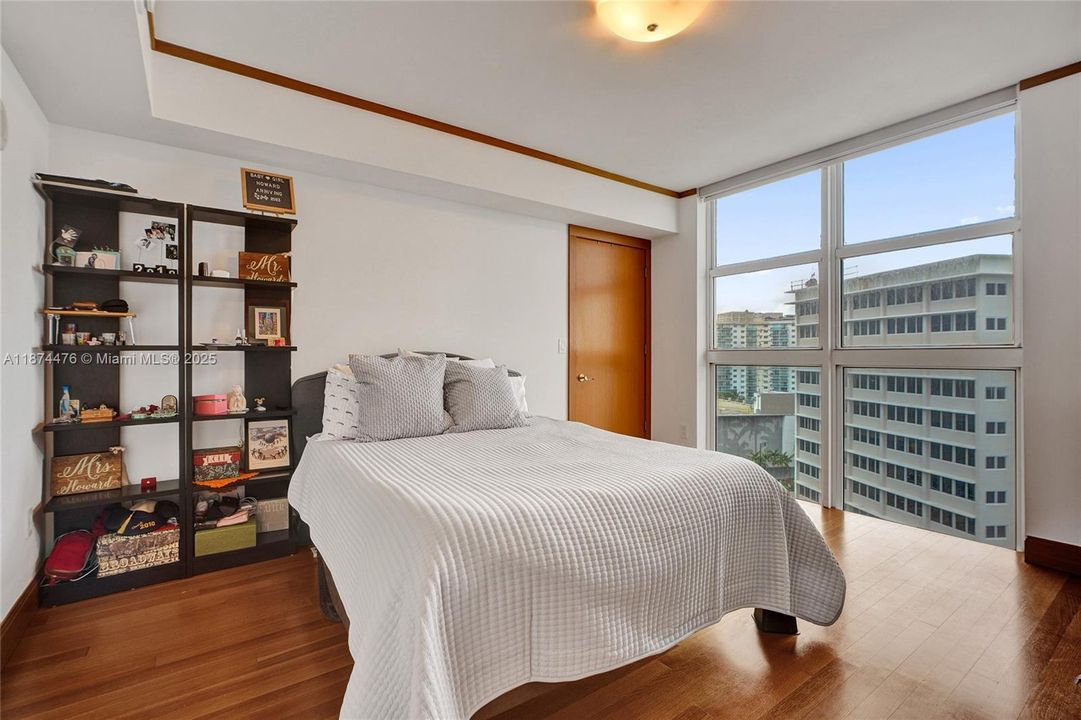 合同活跃: $2,370,000 (3 贝兹, 3 浴室, 2665 平方英尺)