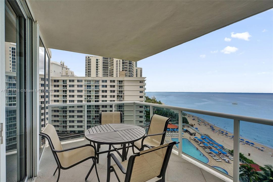 合同活跃: $2,370,000 (3 贝兹, 3 浴室, 2665 平方英尺)