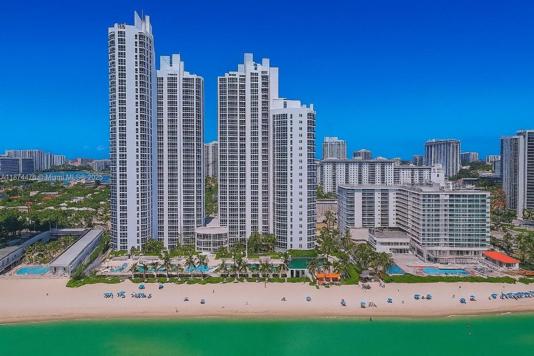 合同活跃: $2,370,000 (3 贝兹, 3 浴室, 2665 平方英尺)