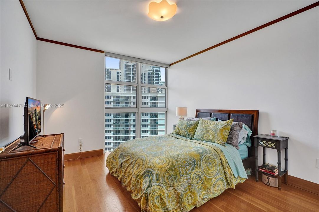 合同活跃: $2,370,000 (3 贝兹, 3 浴室, 2665 平方英尺)