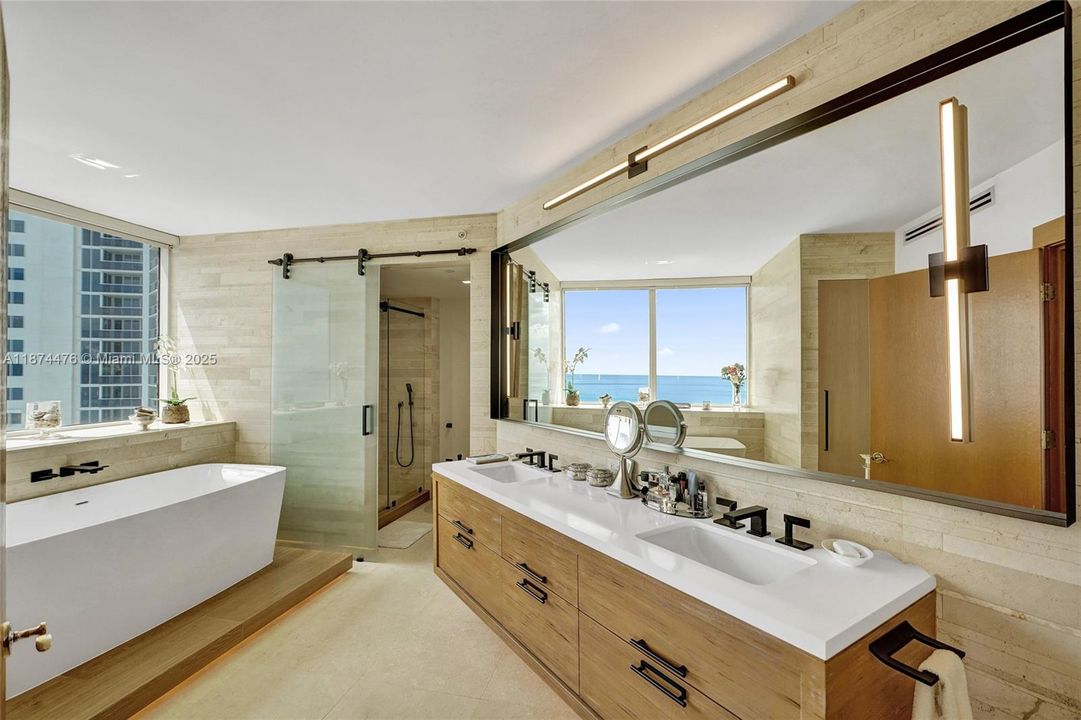 合同活跃: $2,370,000 (3 贝兹, 3 浴室, 2665 平方英尺)